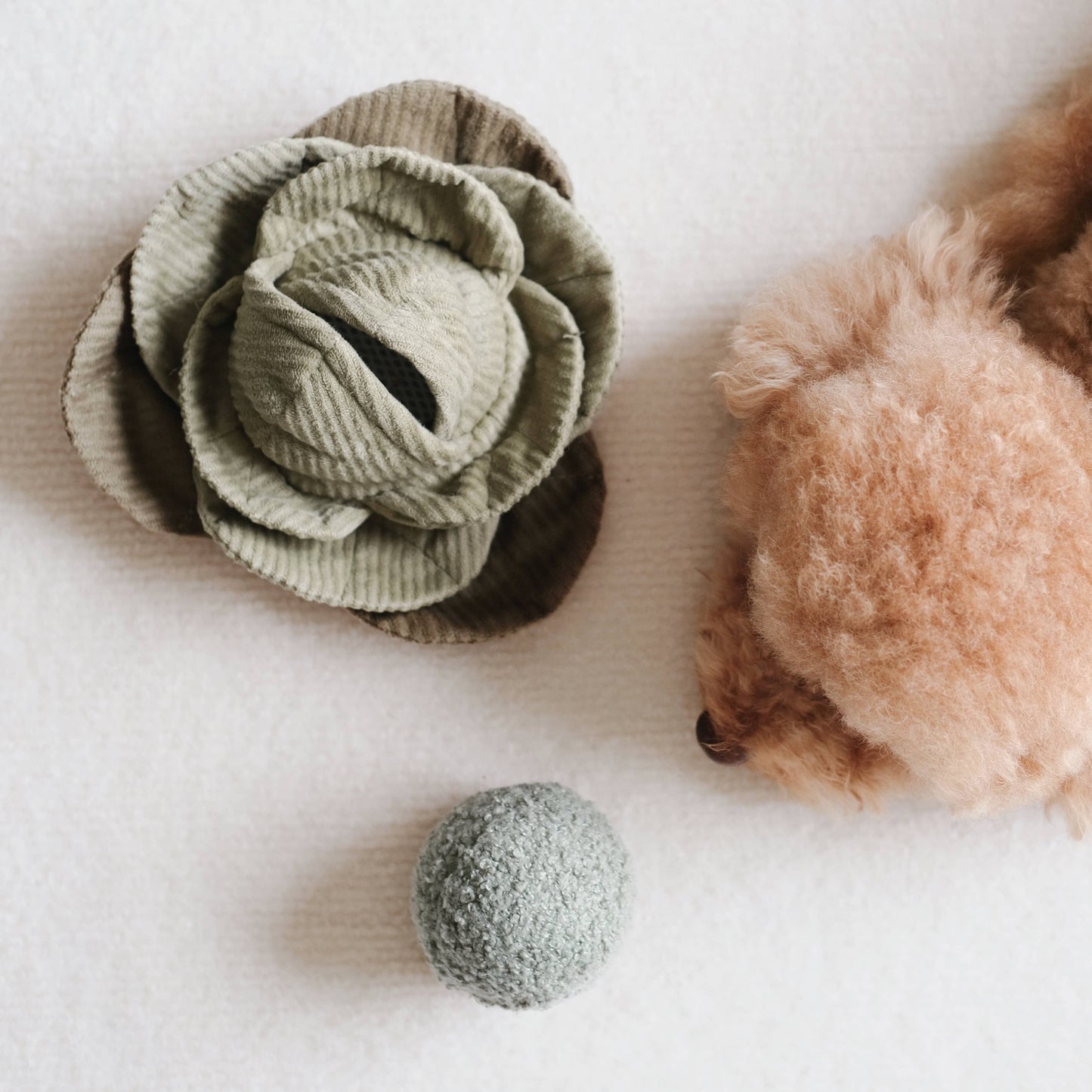 CABBAGE POP//ENRICHMENT DOG TOY: Green / Medium