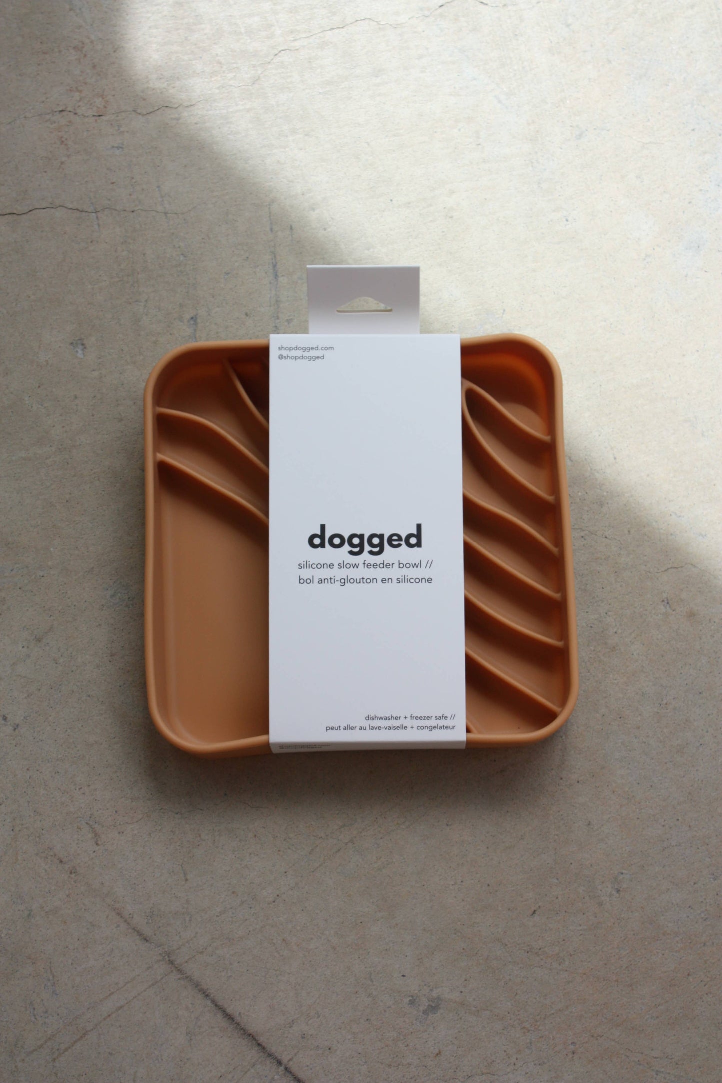 Dogged - beach slow feeder bowl - nutmeg