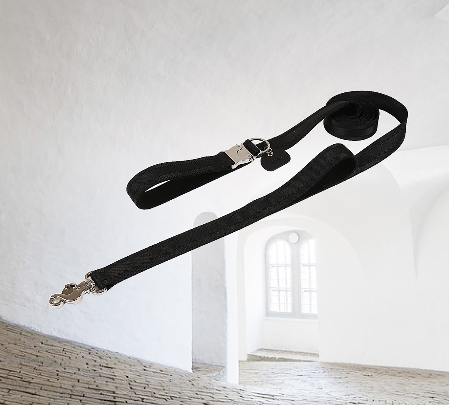Saddle Hands-free Leash : Black